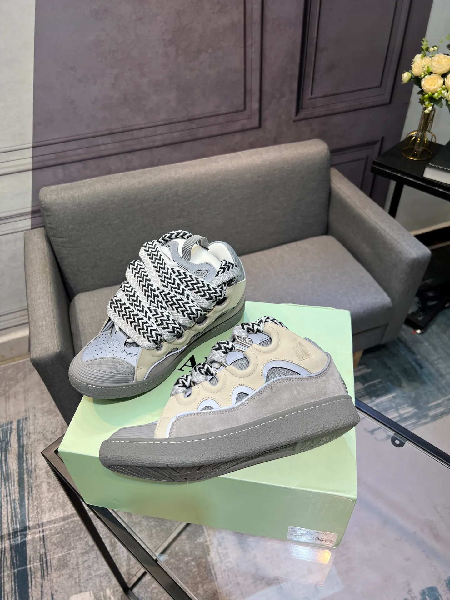 Men's men's shoes💰780 [LANVIN] Latest lace-up fashionable casual sneakers for couples High-quality CLAY couple series‼ ️ The latest trendy products of the season 🌈Many bloggers have planted grass and purchased the original open-mold customization. The upper and outsole are sewn with mark threads without edge sealing. Multiple material splicing combination design. Very versatile for fashionable and casual wear. Comfortable on the feet. Recommended for self-retention (upper cowhide + cow suede + breathable mesh) inner foot pad cowhide exclusive original open-mold clear logo rubber outsole ⚠️36-44 yards (45 custom-made)